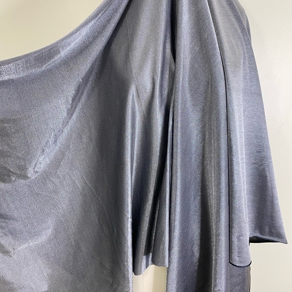 SILVERY GREY STRETCH KNIT FABRIC LIQUID METAL LOOK - Picture 4 of 7